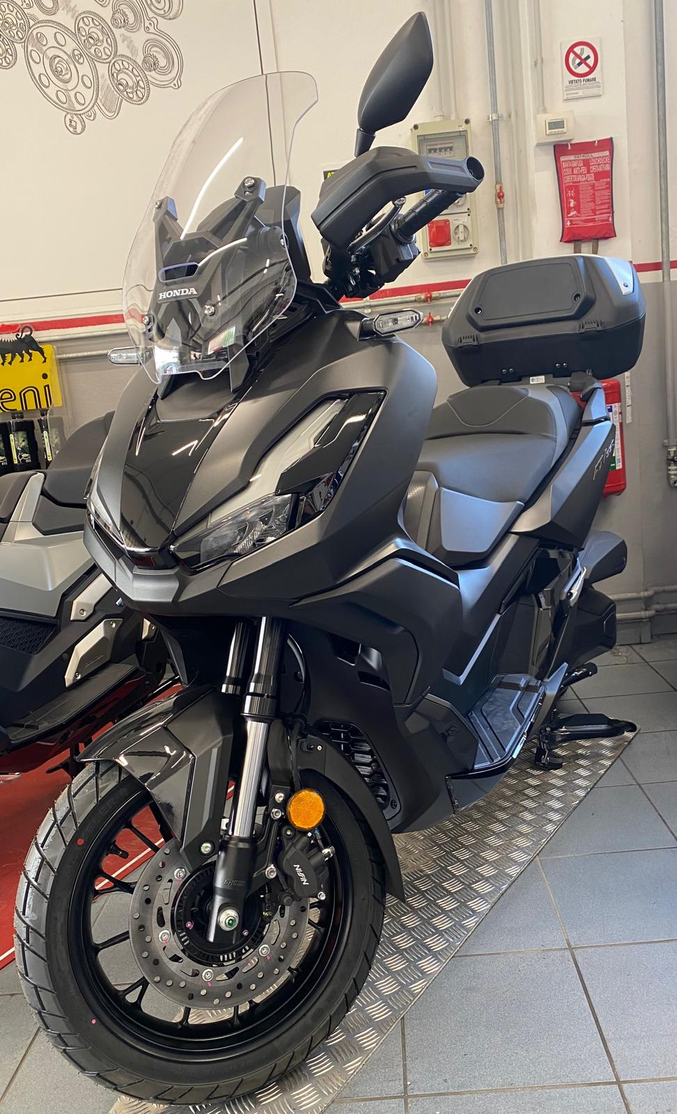Honda ADV 350 a 6330 €