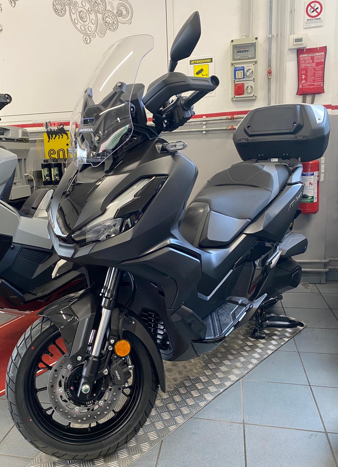 Honda ADV 350 a 6330 €