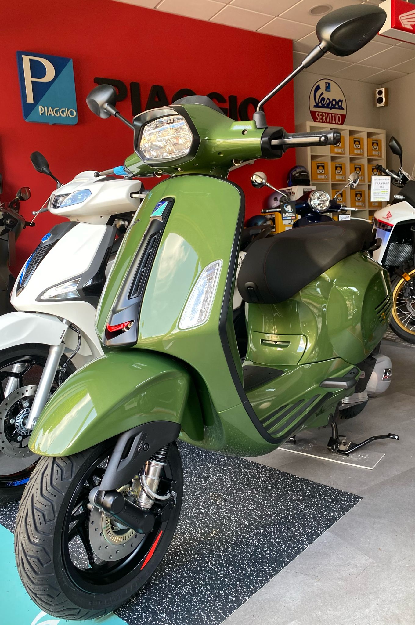 Vespa Sprint 125 3V a 5600 €