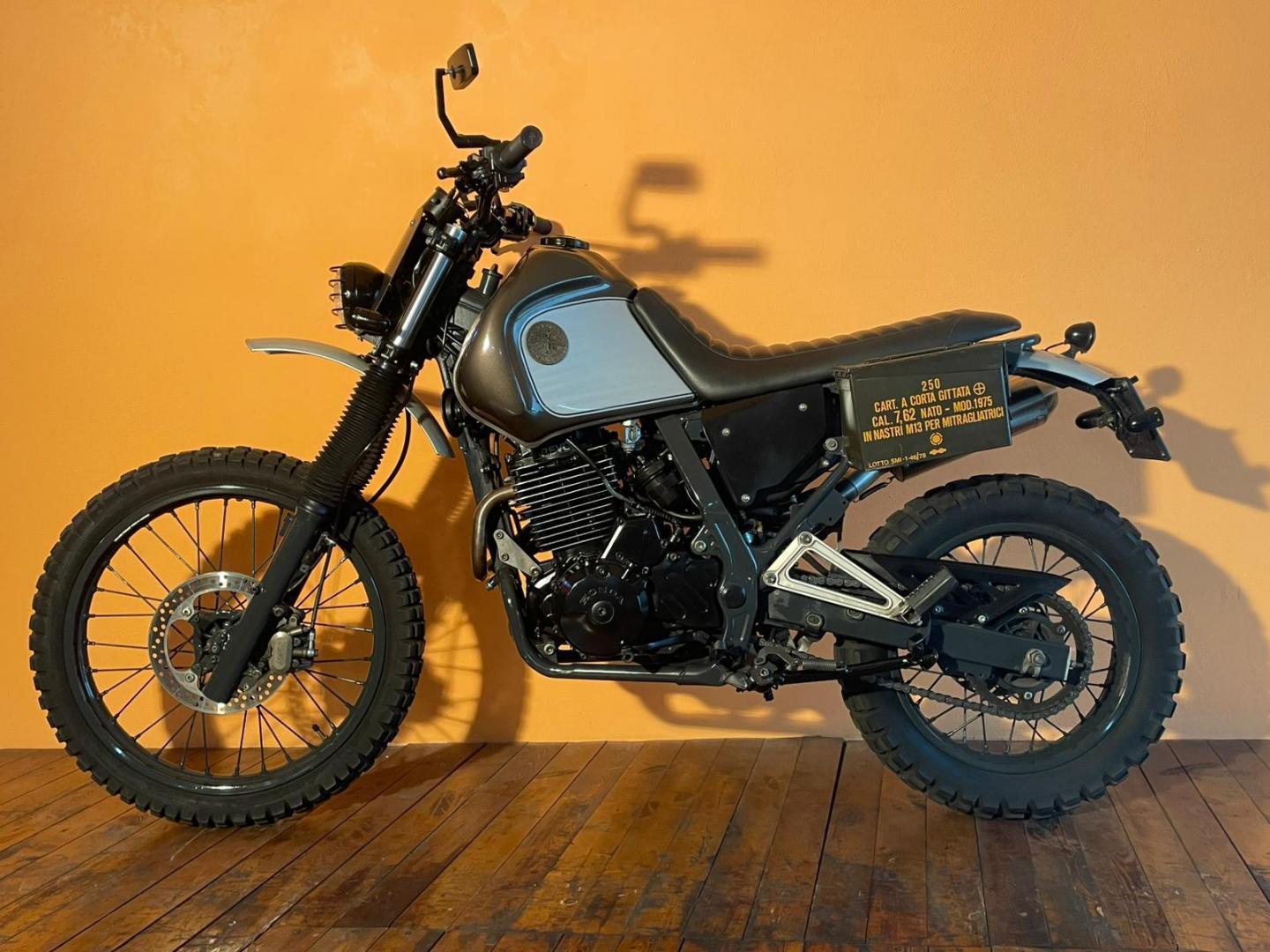 Honda NX 650 DOMINATOR