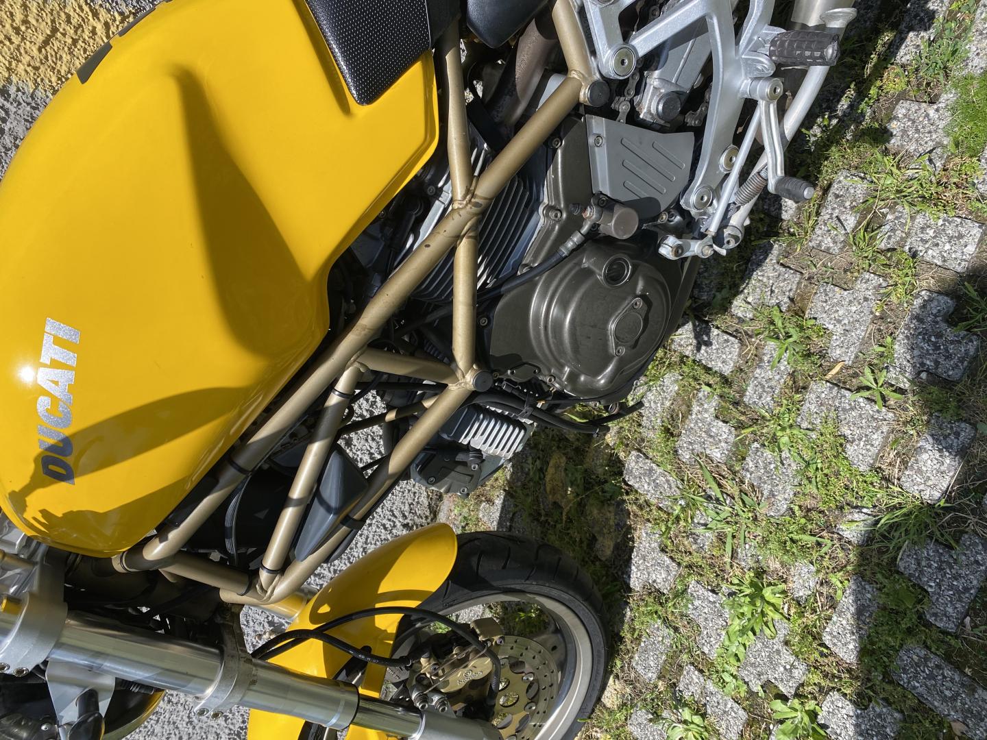 Ducati MONSTER 600