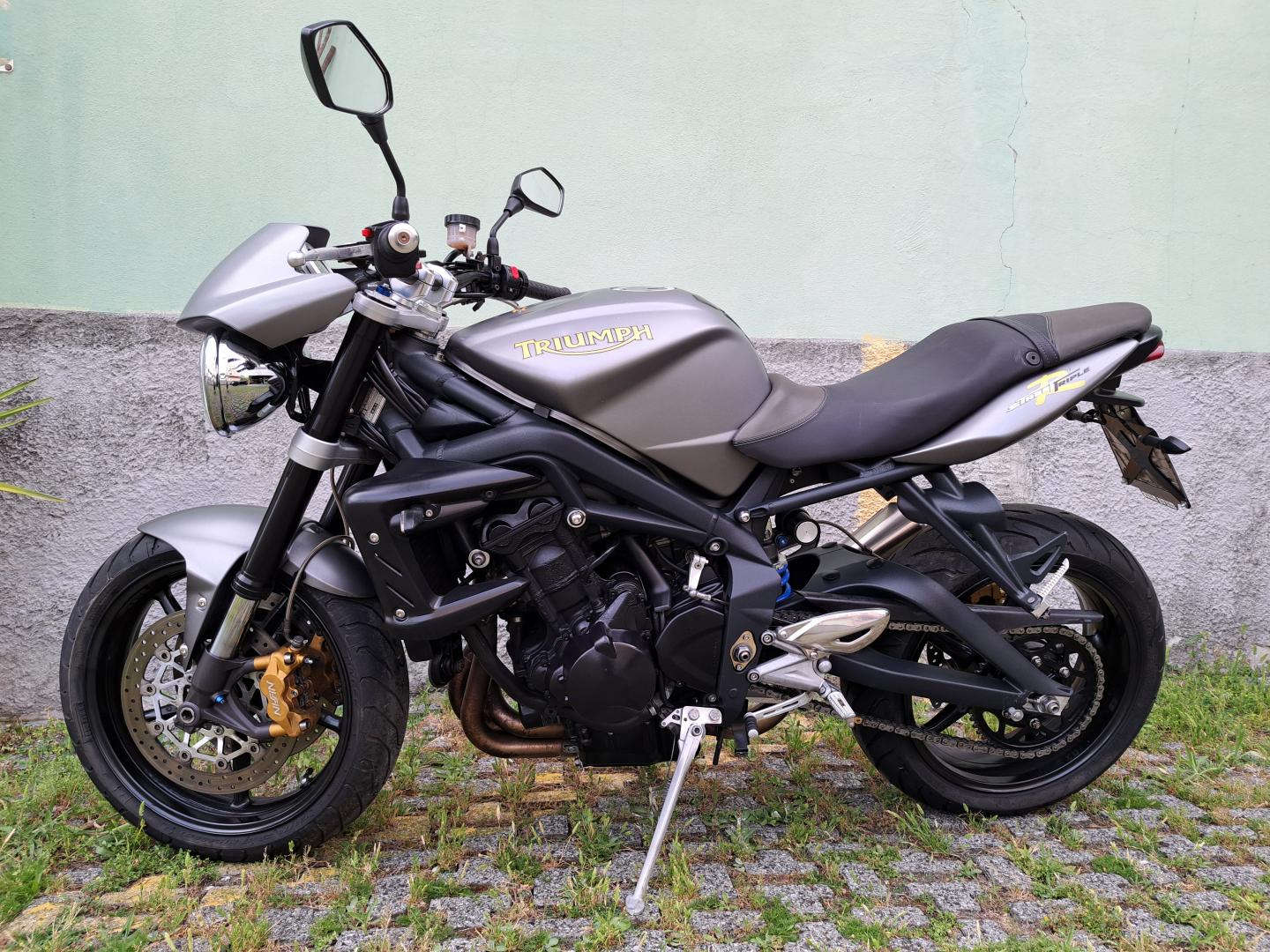 Triumph STREET TRIPLE R