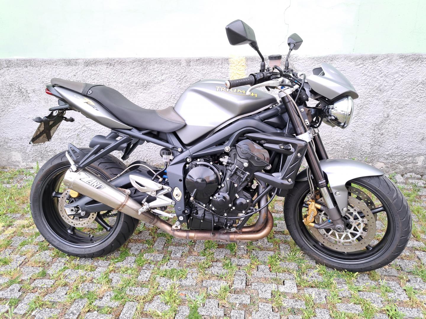Triumph STREET TRIPLE R