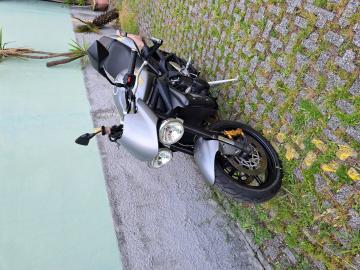 Triumph STREET TRIPLE R
