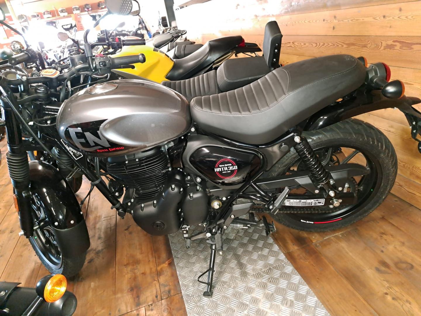 ROYAL Enfield HNTR 350